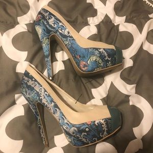 Tan & blue floral/feather patterned heels